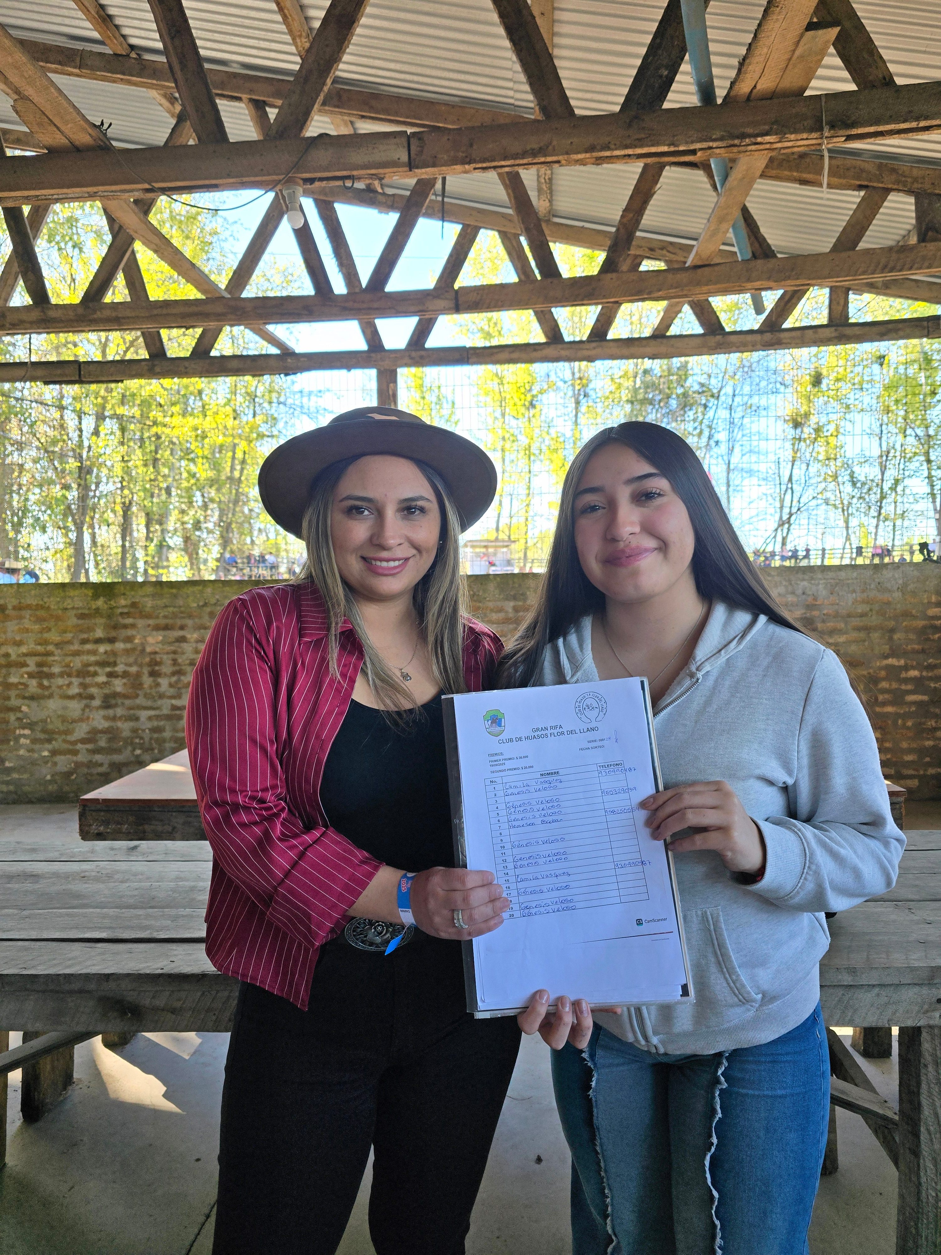 Génesis trabajando con la comunidad